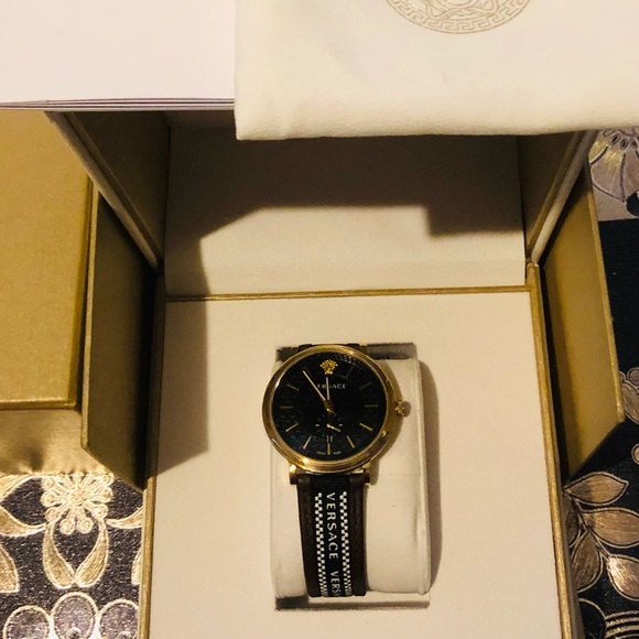 Versace V-Circle Greca Edition Gold-Blue Watch💎 - Picture 5 of 9